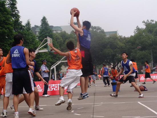 不仅是